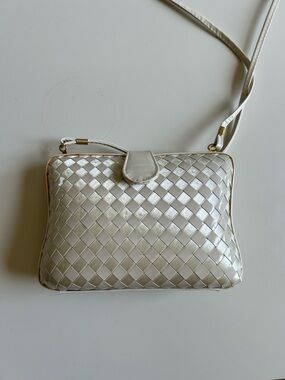 Vintage Cream Woven Crossbody Bag with Gold Hardware